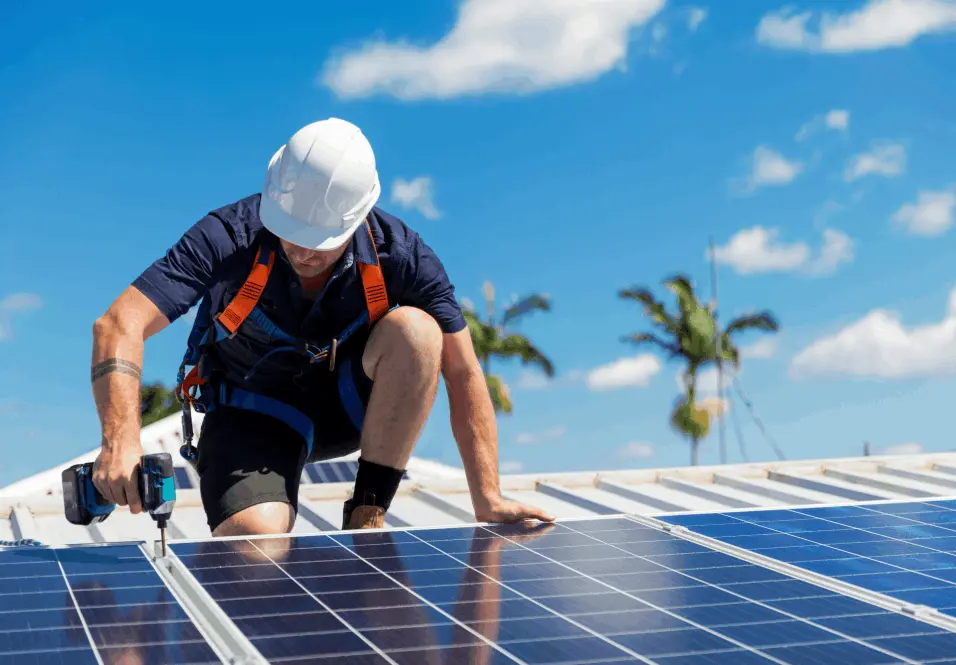 Técnico de instalação implantação placa solar fotovoltaica empresa, casa, residência